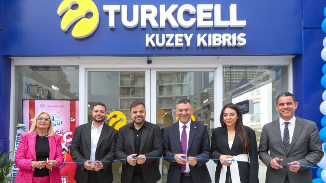 Turkcell’den 2 yeni mağaza. Kuzey Kıbrıs Turkcell hizmet ağını büyütmeye devam ediyor: 2 yeni mağaza hizmete başladı